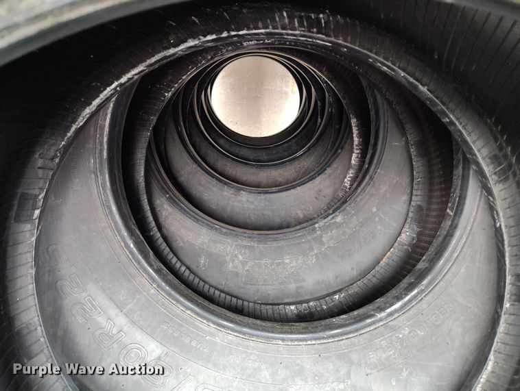 image for item EH0173 (8) Toyo M920 315/80R22.5 tires