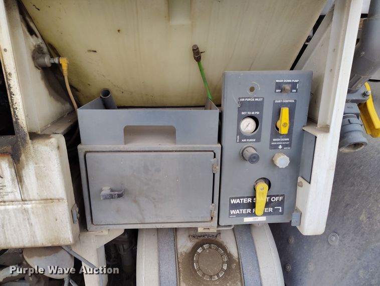 image for item EH0177 2007 Sterling SC8000 street sweeper truck