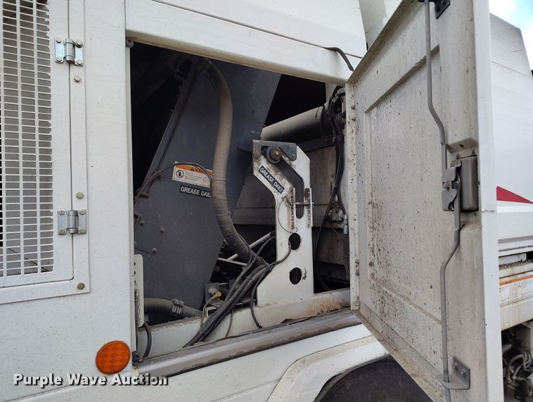 image for item EH0177 2007 Sterling SC8000 street sweeper truck