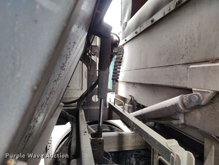 image for item EH0177 2007 Sterling SC8000 street sweeper truck