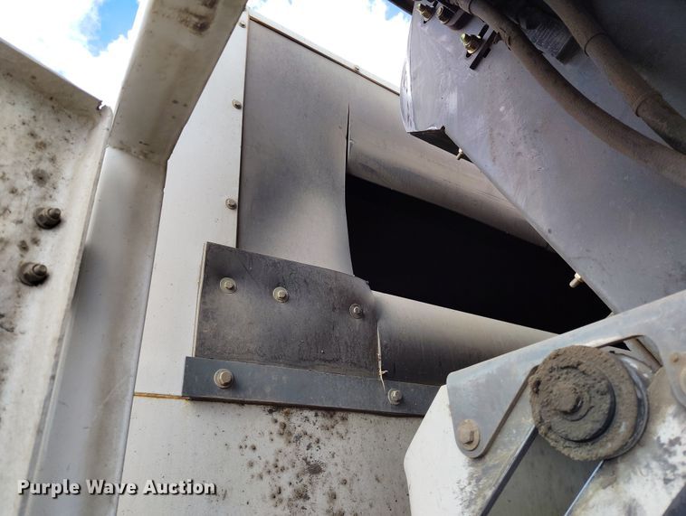 image for item EH0177 2007 Sterling SC8000 street sweeper truck