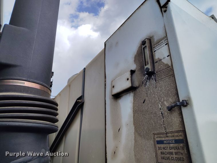 image for item EH0177 2007 Sterling SC8000 street sweeper truck