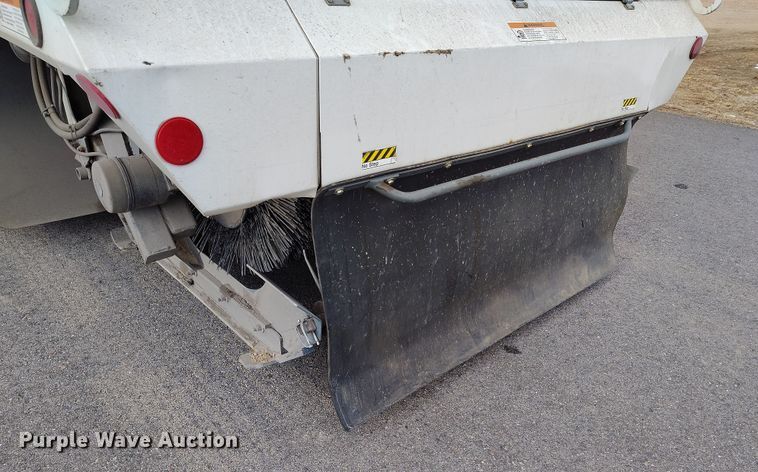 image for item EH0177 2007 Sterling SC8000 street sweeper truck