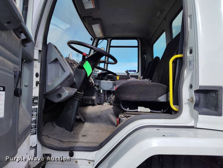 image for item EH0177 2007 Sterling SC8000 street sweeper truck