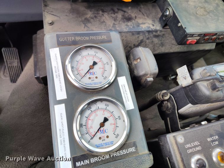 image for item EH0177 2007 Sterling SC8000 street sweeper truck