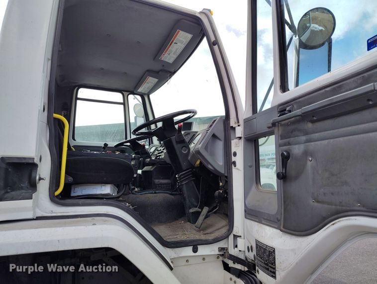 image for item EH0177 2007 Sterling SC8000 street sweeper truck