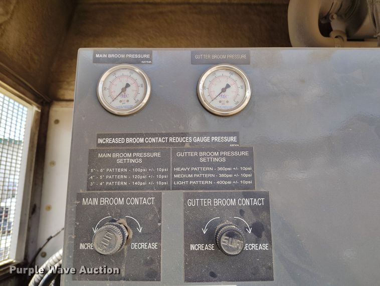 image for item EH0177 2007 Sterling SC8000 street sweeper truck