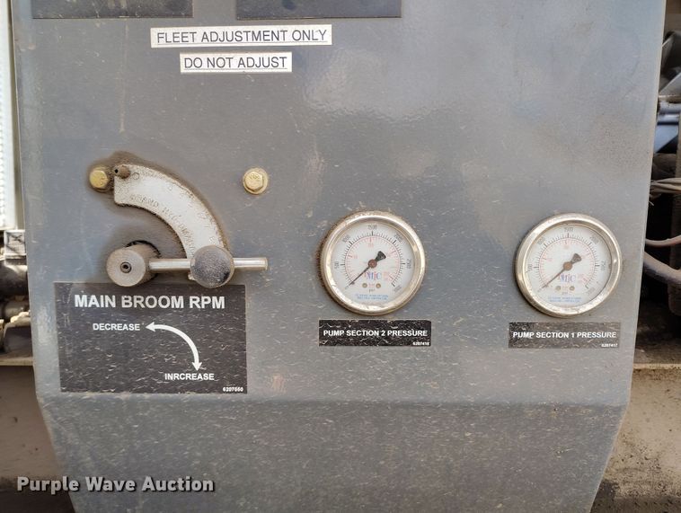 image for item EH0177 2007 Sterling SC8000 street sweeper truck