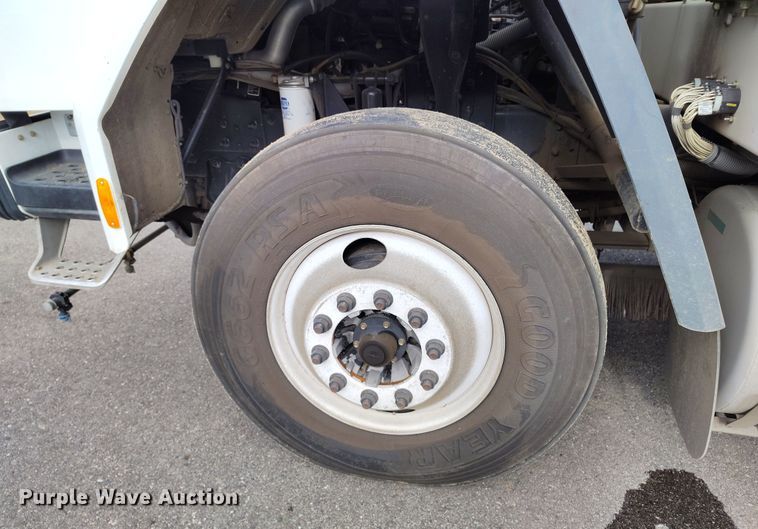 image for item EH0177 2007 Sterling SC8000 street sweeper truck