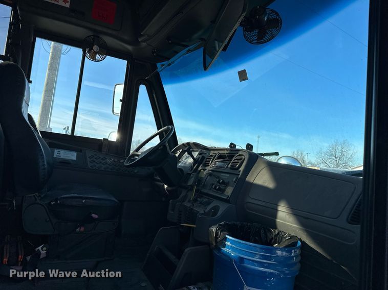 image for item EK0362 2011 Thomas Saf-T-Liner C2 school bus