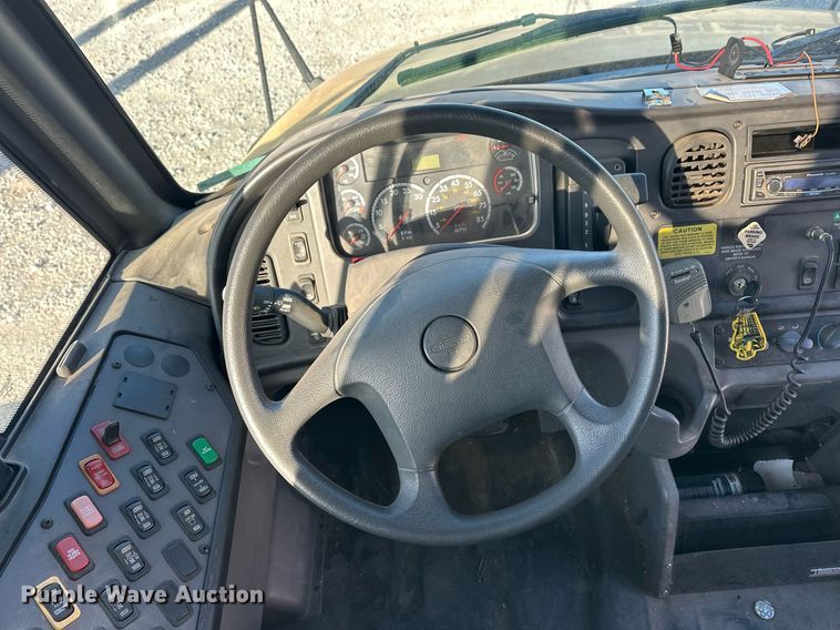 image for item EK0362 2011 Thomas Saf-T-Liner C2 school bus