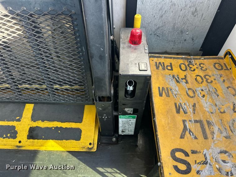 image for item EK0362 2011 Thomas Saf-T-Liner C2 school bus