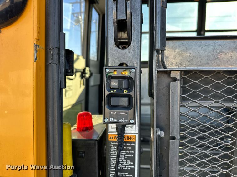 image for item EK0362 2011 Thomas Saf-T-Liner C2 school bus