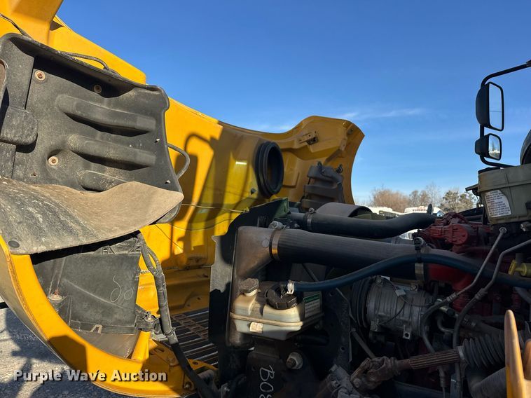 image for item EK0362 2011 Thomas Saf-T-Liner C2 school bus