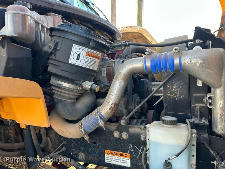 image for item EK0362 2011 Thomas Saf-T-Liner C2 school bus