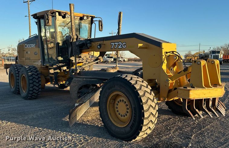 image for item EK0373 2016 John Deere 772G motor grader