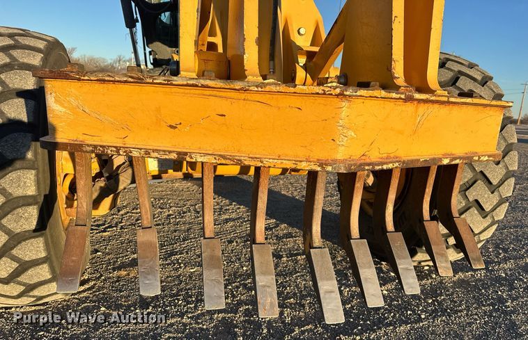 image for item EK0373 2016 John Deere 772G motor grader