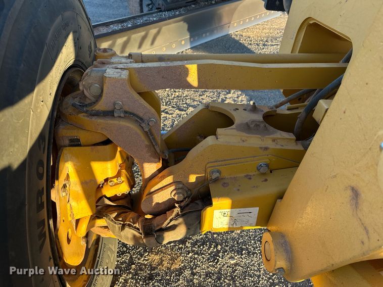 image for item EK0373 2016 John Deere 772G motor grader