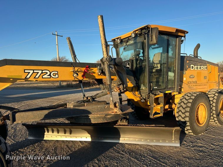 image for item EK0373 2016 John Deere 772G motor grader