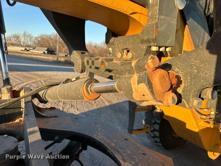 image for item EK0373 2016 John Deere 772G motor grader