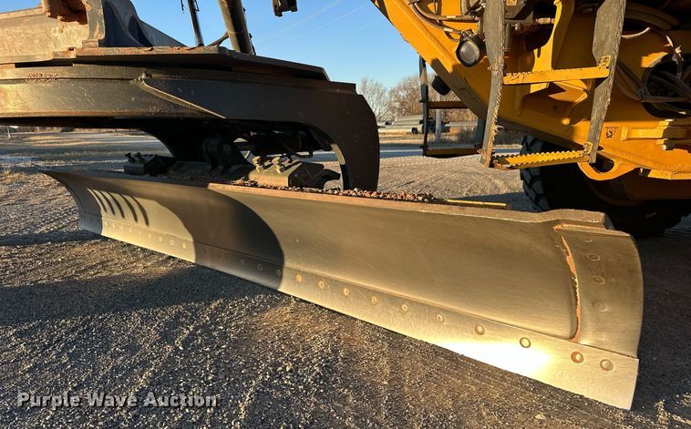 image for item EK0373 2016 John Deere 772G motor grader