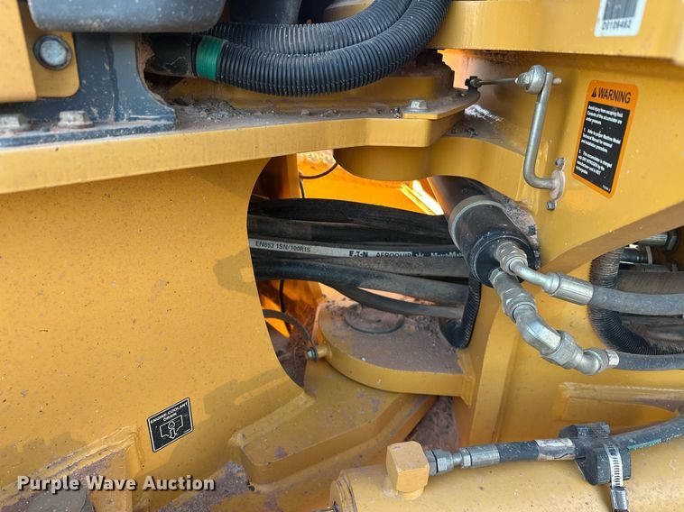 image for item EK0373 2016 John Deere 772G motor grader