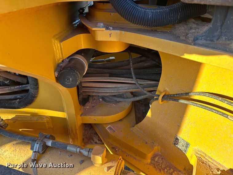 image for item EK0373 2016 John Deere 772G motor grader