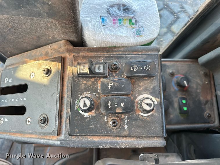 image for item EK0373 2016 John Deere 772G motor grader