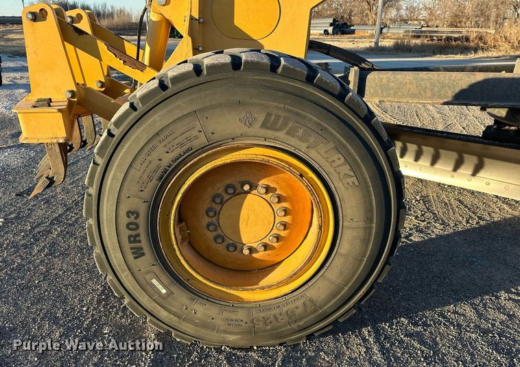 image for item EK0373 2016 John Deere 772G motor grader