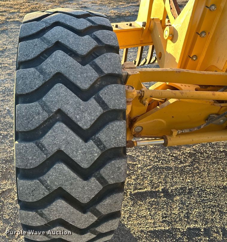 image for item EK0373 2016 John Deere 772G motor grader