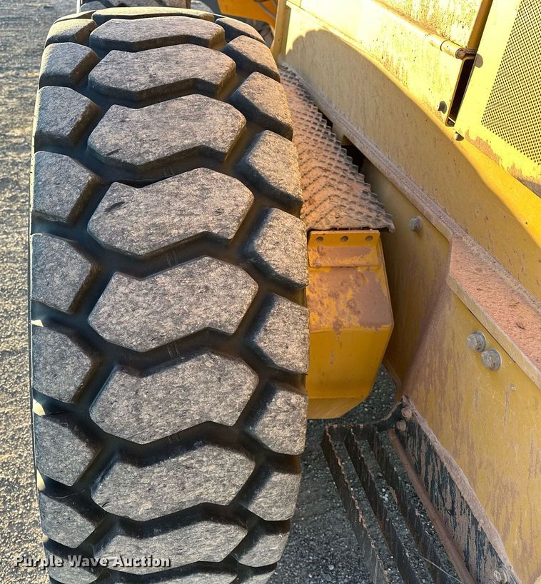 image for item EK0373 2016 John Deere 772G motor grader