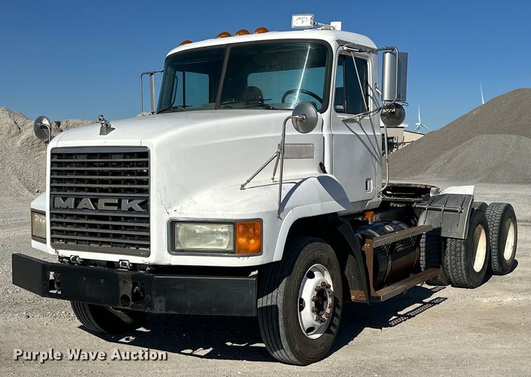 image for item EK0376 1998 Mack CH600 semi truck