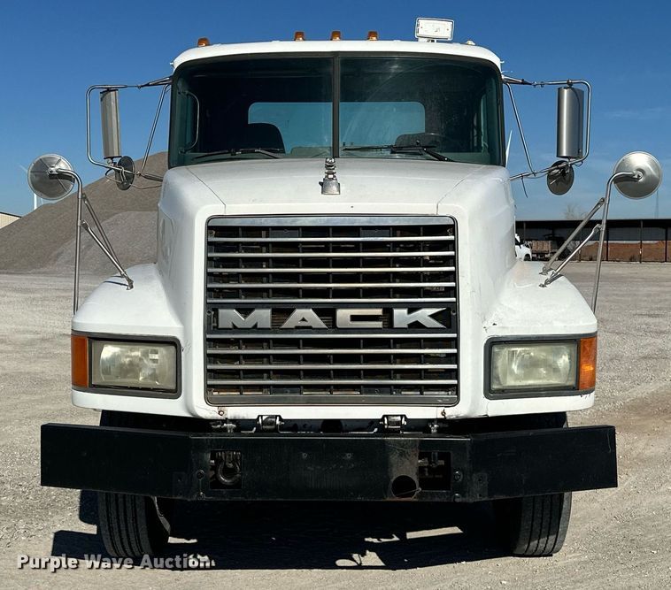 image for item EK0376 1998 Mack CH600 semi truck
