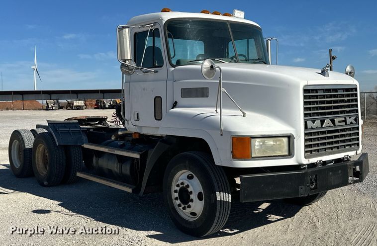image for item EK0376 1998 Mack CH600 semi truck
