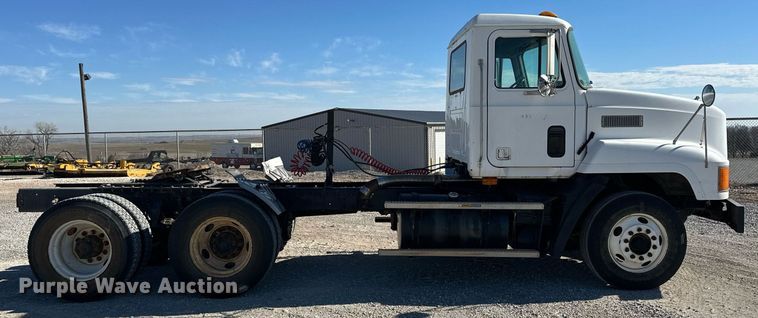 image for item EK0376 1998 Mack CH600 semi truck