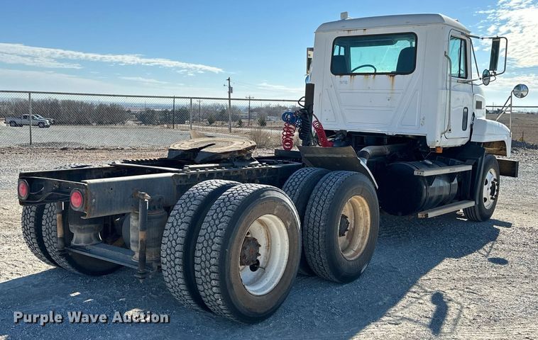 image for item EK0376 1998 Mack CH600 semi truck