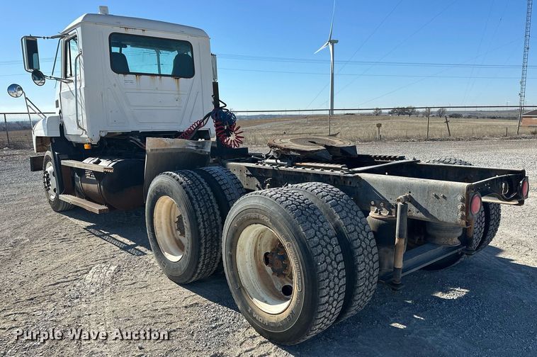 image for item EK0376 1998 Mack CH600 semi truck