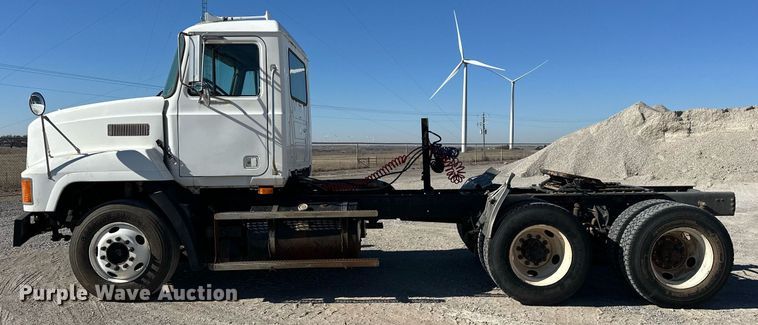 image for item EK0376 1998 Mack CH600 semi truck
