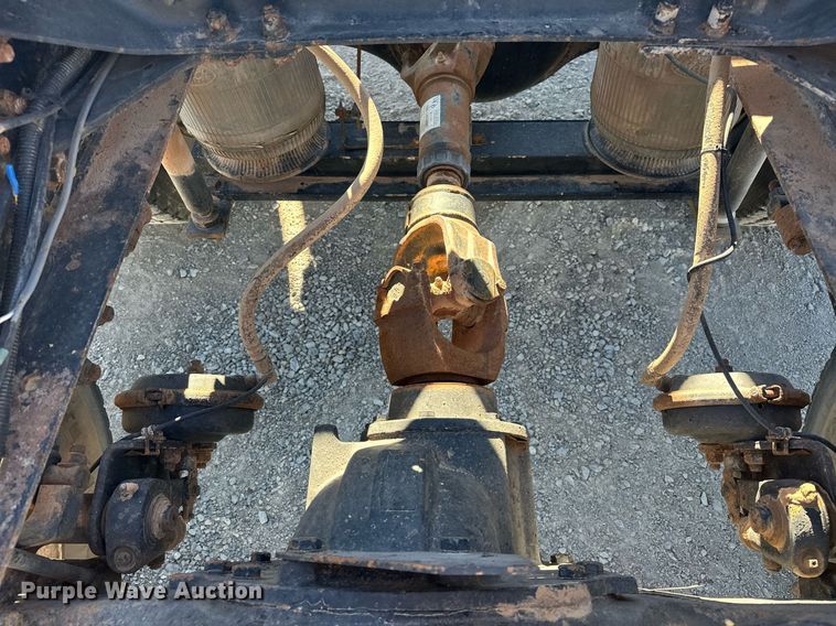 image for item EK0376 1998 Mack CH600 semi truck