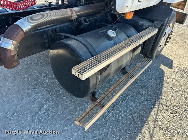 image for item EK0376 1998 Mack CH600 semi truck