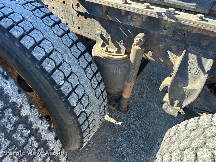 image for item EK0376 1998 Mack CH600 semi truck