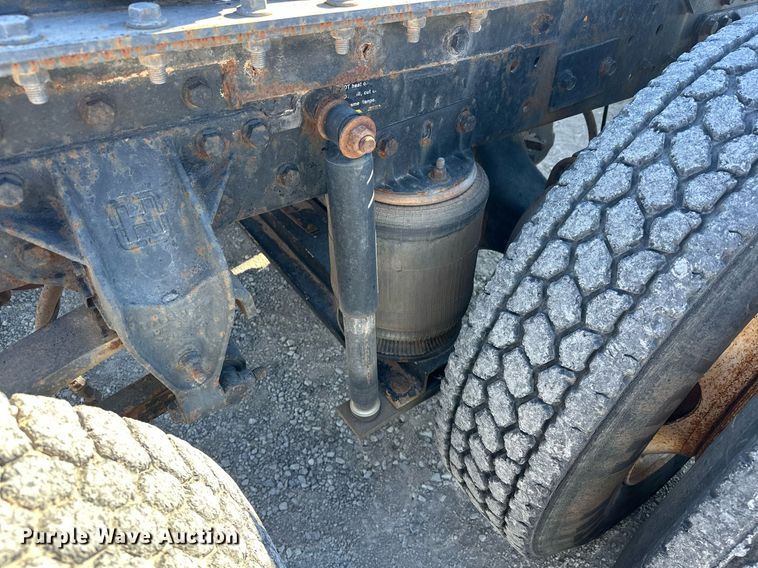 image for item EK0376 1998 Mack CH600 semi truck