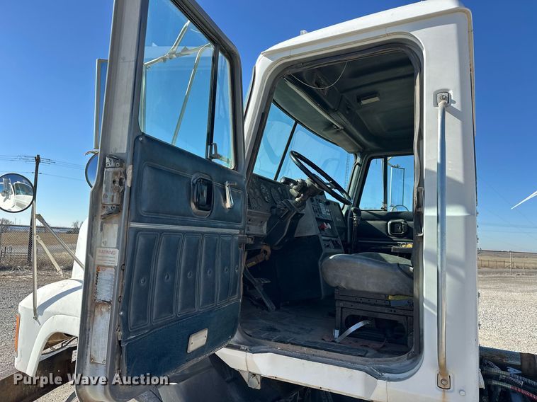 image for item EK0376 1998 Mack CH600 semi truck