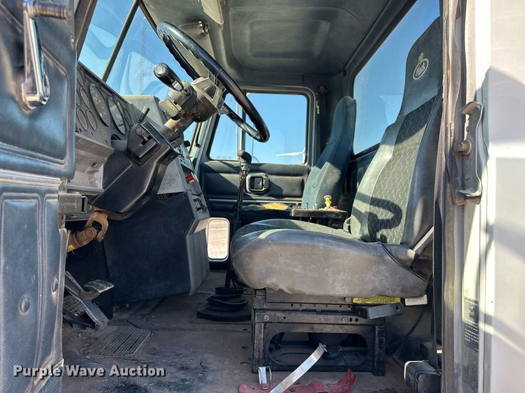 image for item EK0376 1998 Mack CH600 semi truck