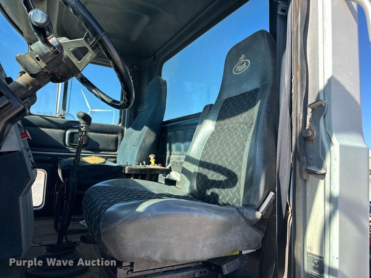 image for item EK0376 1998 Mack CH600 semi truck