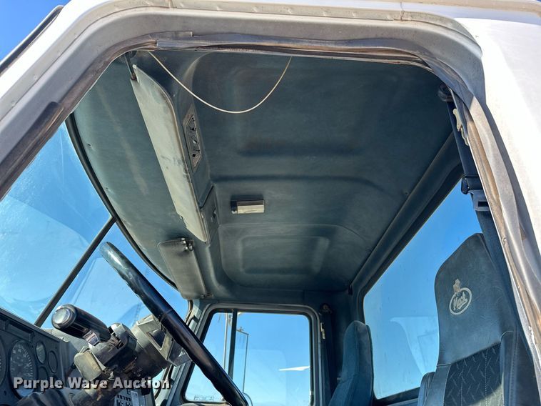 image for item EK0376 1998 Mack CH600 semi truck