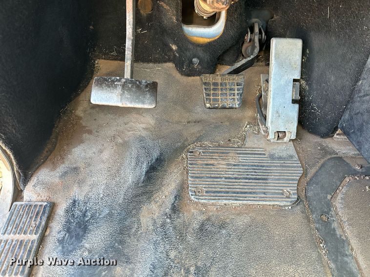 image for item EK0376 1998 Mack CH600 semi truck