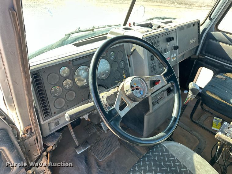 image for item EK0376 1998 Mack CH600 semi truck