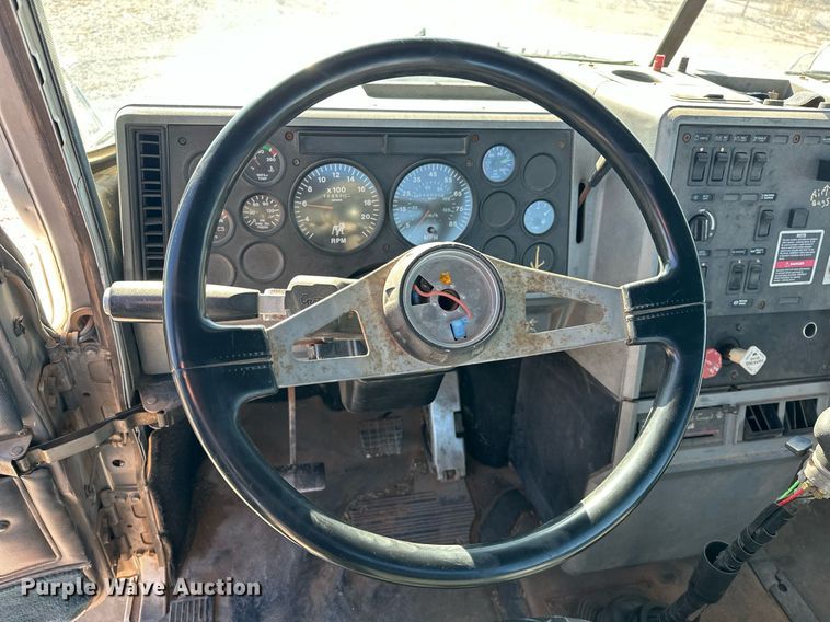 image for item EK0376 1998 Mack CH600 semi truck