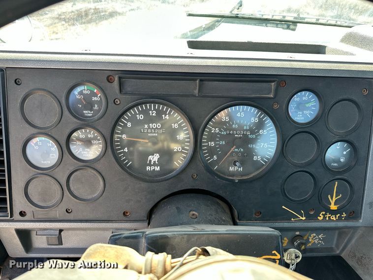 image for item EK0376 1998 Mack CH600 semi truck